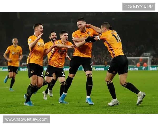 热刺迎战舒肯迪展现英超球队的实力与风采 热刺迎战舒肯迪展现英超球队的实力与风采