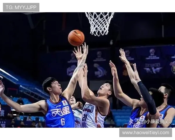 杭州篮球队团队协作引发热议球迷对战术配合与球员表现展开激烈讨论